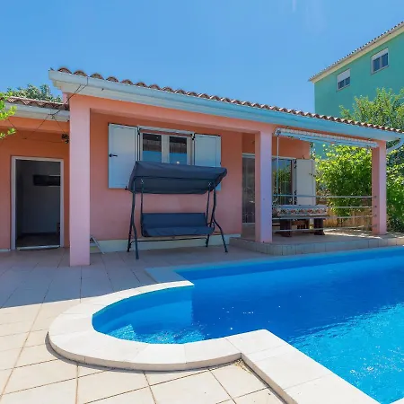 Cherry By Interhome * Ližnjan