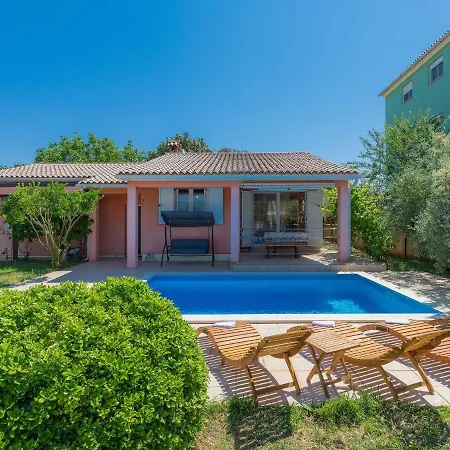 Cherry By Interhome * Ližnjan