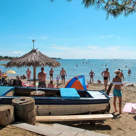 Cherry By Interhome * Ližnjan