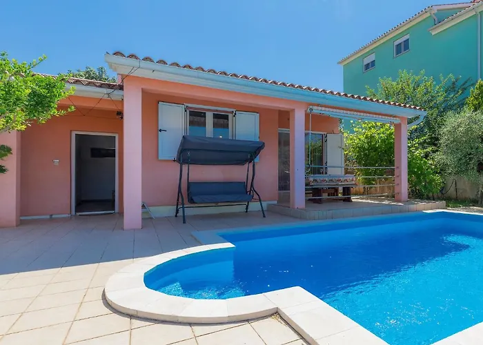 Cherry By Interhome * Ližnjan