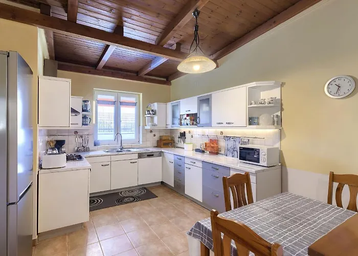 Cherry By Interhome Ližnjan