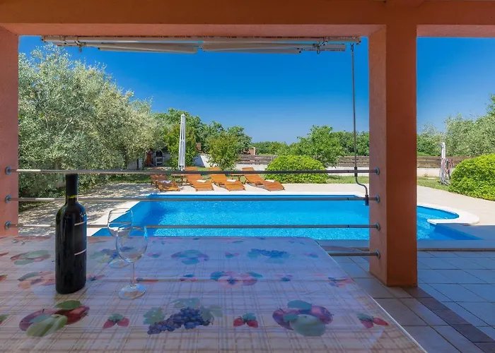 Cherry By Interhome * Ližnjan