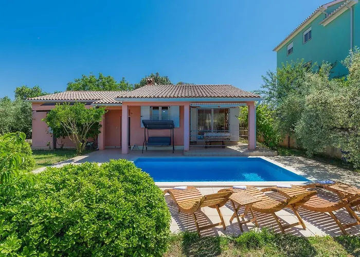 Cherry By Interhome * Ližnjan