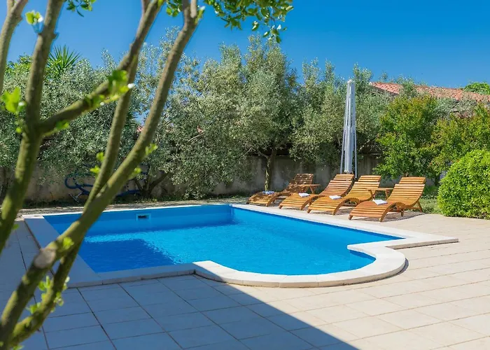 Cherry By Interhome Ližnjan