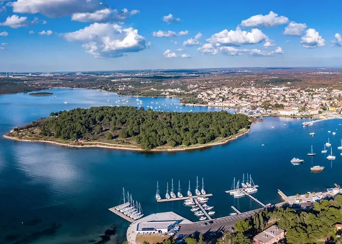 Cherry By Interhome * Ližnjan